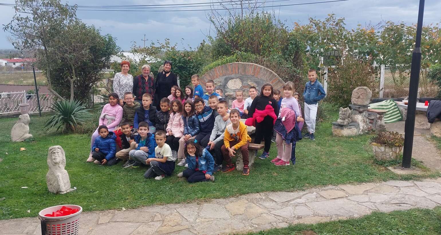 Посета Каменом врту вајара Илије Филиповића