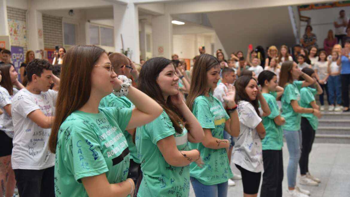 ВРЕМЕ ЈЕ ЗА МАТУРУ – „Плесом до среће“