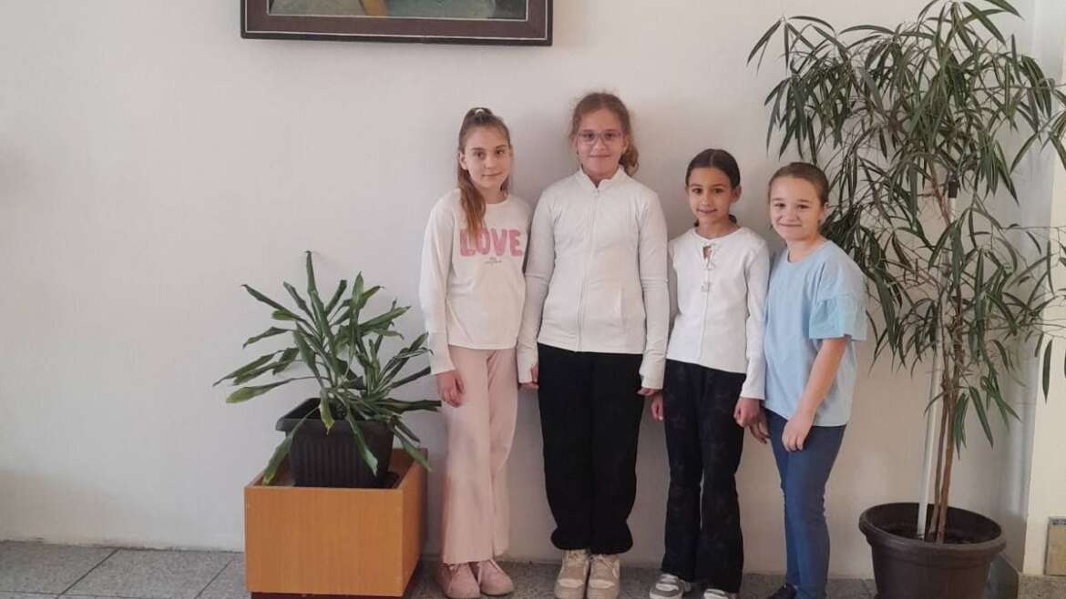 Успех наших ученица на литерарном конкурсу „Ускрс кроз очи младих“